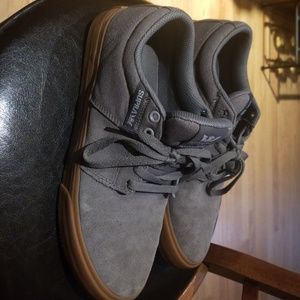 Mens Supra gray tennis shoes